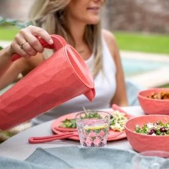 Koziol Krug Club Pitcher II - Superglas / Fichte - Koralle -Kannen & Krüge Verkaufsgeschäft 1000311397 211126 10373500275 MOOD DETAILS P000000001000311397 mood